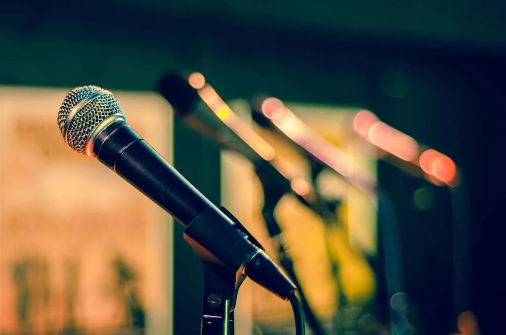 Systemy nagłośnienia na event firmowy: scenariusz komunikatów i muzyki